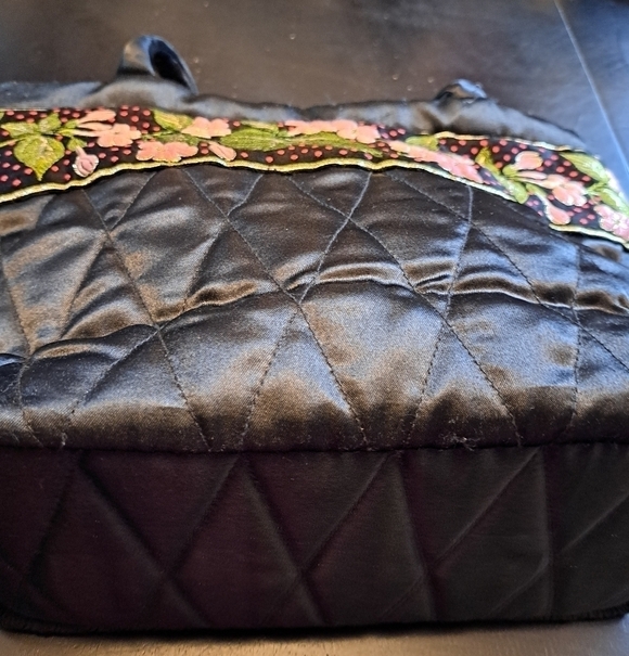 NWOT NaDaYa Black Satin Quilted Floral Bordered Tote/Bag - Picture 4 of 9